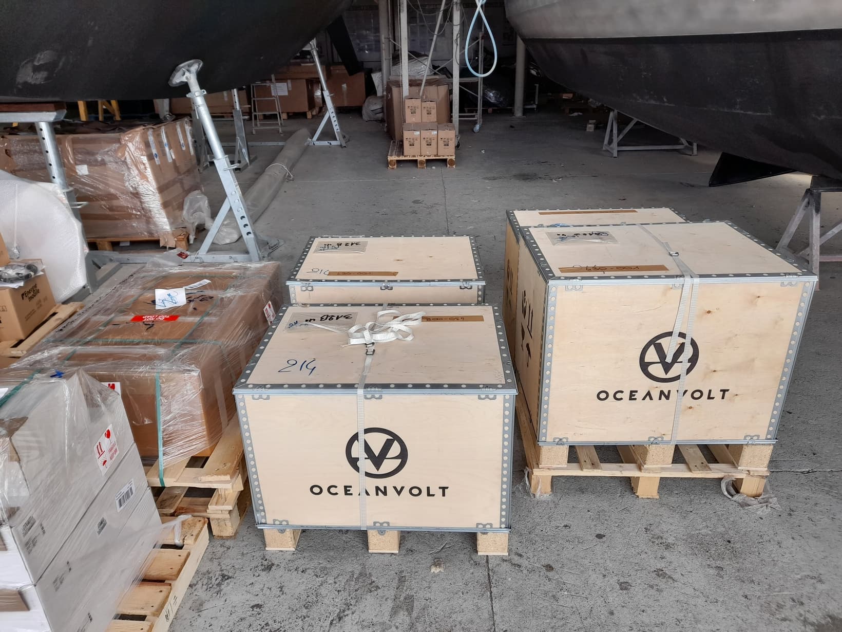 Boxes of Oceanvolt motors shipped to the Alubat shipyard